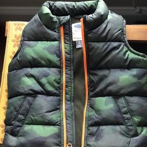 NWT old navy 4T camo puffy vest